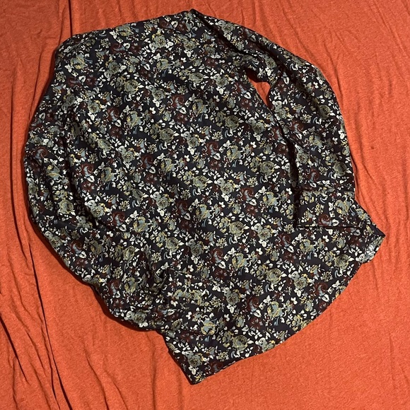 ❤️Silverstone Button Up - Picture 5 of 5